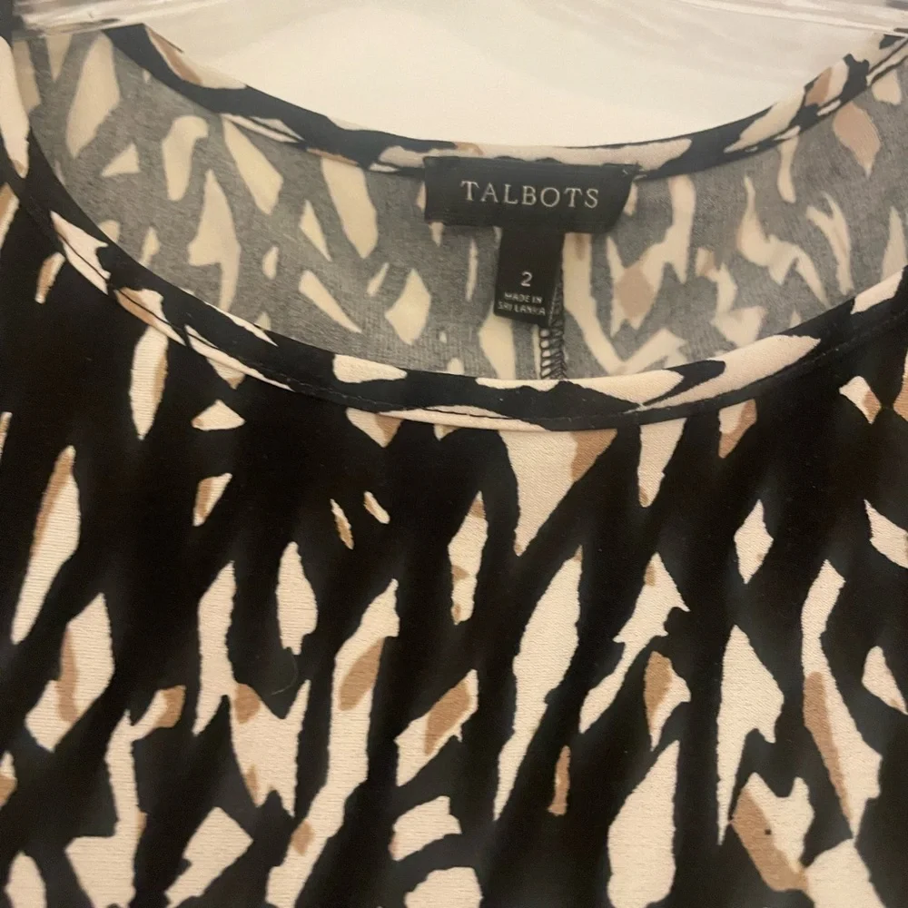 Elegant Black and Cream Patterned Dress - Picture 3 of 3